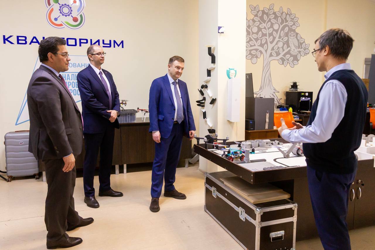 Замглавы Минпросвещения РФ Александр Бугаев посетил Межвузовский кампус Уфы и БГ