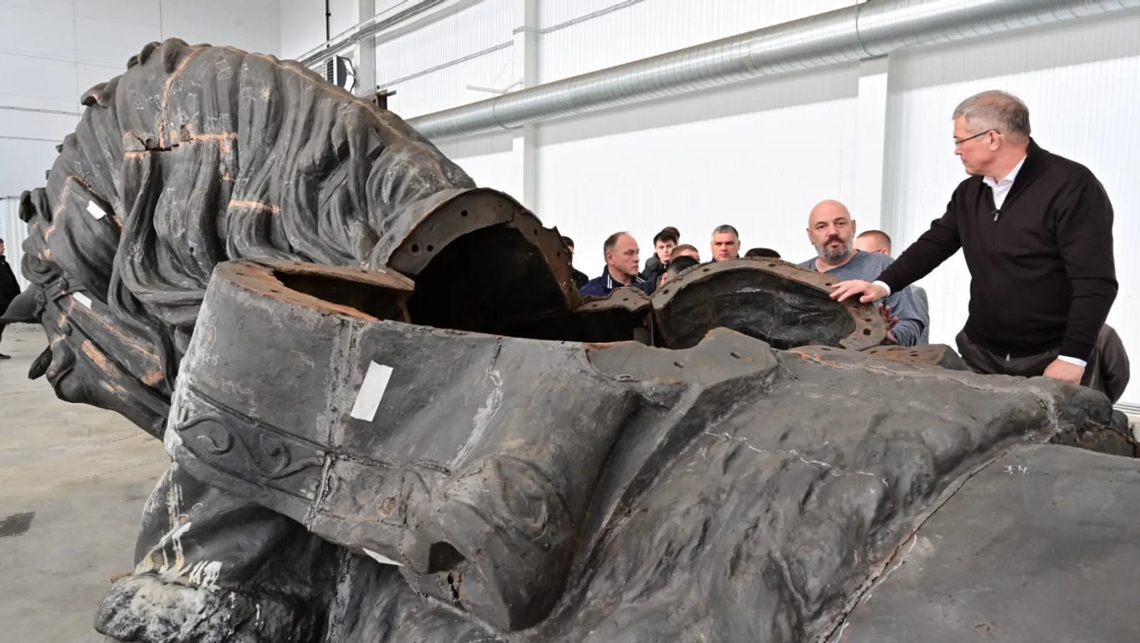 Глава Башкирии ознакомился с ходом реставрации памятника Салавату Юлаеву