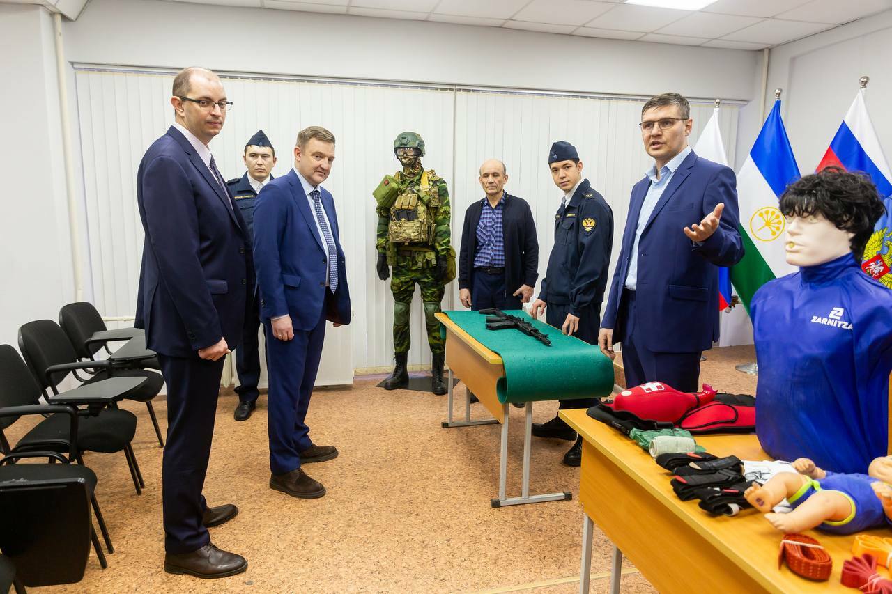 Замглавы Минпросвещения РФ Александр Бугаев посетил Межвузовский кампус Уфы и БГ